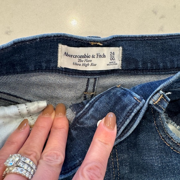 Abercrombie & Fitch The Flare Ultra High Rise Jean 24/00L - Picture 6 of 6